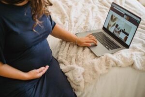 Comfortable Maternity Workwear That Still Looks Professional