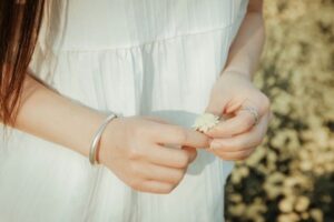 Dainty Jewelry vs. Statement Jewelry: Which Fits Your Style