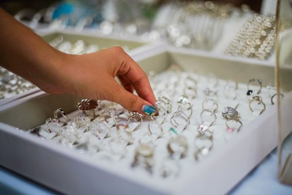 how to store jewelry